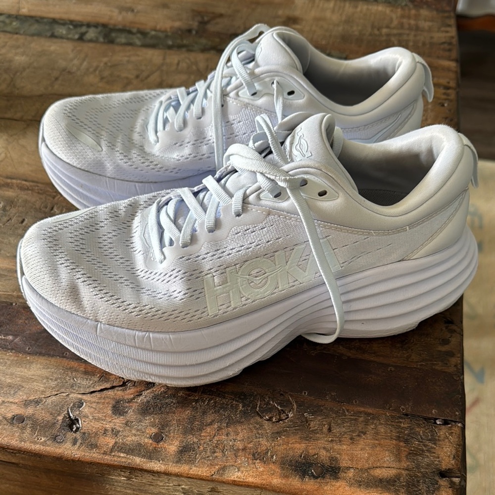 Hoka White Athletic Shoes Low-Top Minimalist Design bondi style 8 size 8.5